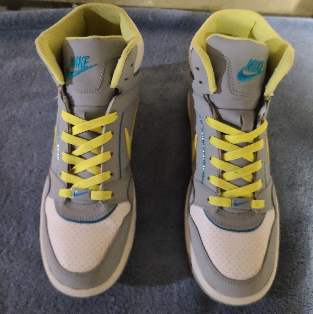 Nike prestige woman's 11